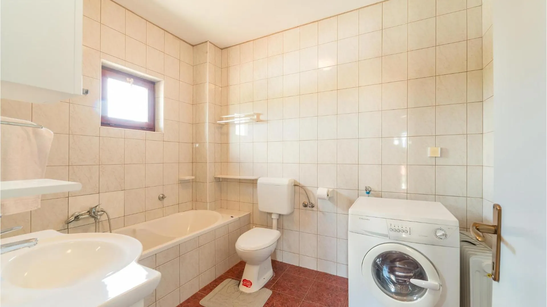 Gorgeous Home In Lisicic With Wifi Lisicici Holiday home