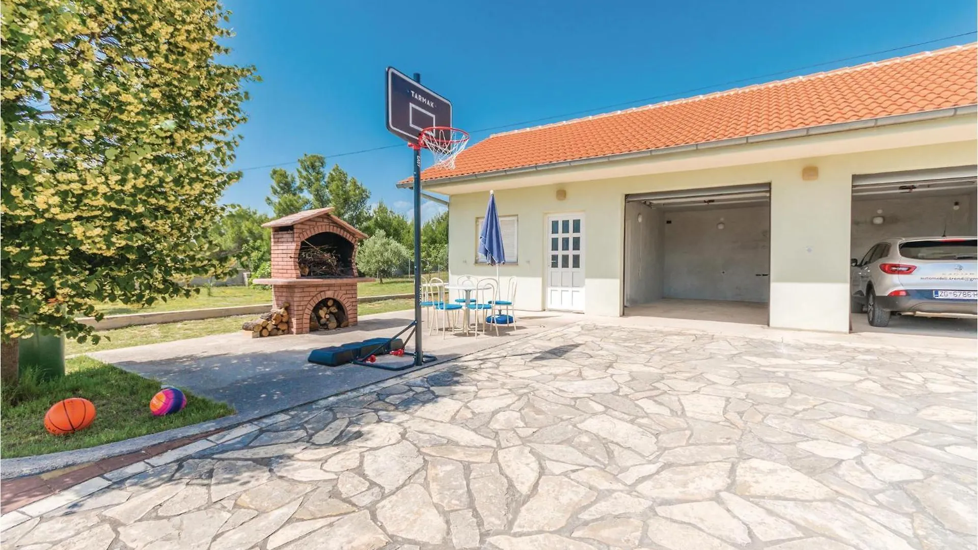 Gorgeous Home In Lisicic With Wifi Lisicici Holiday home